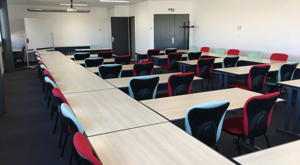image-infn-poitiers-salle-cours-1090x600