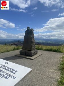 Photo statue aviateur au sommet du Puy de Dôme