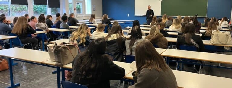 05/11/2025 : Témoignage de Tom Danet, étudiant en DESN auprès des étudiants de BTS CJN